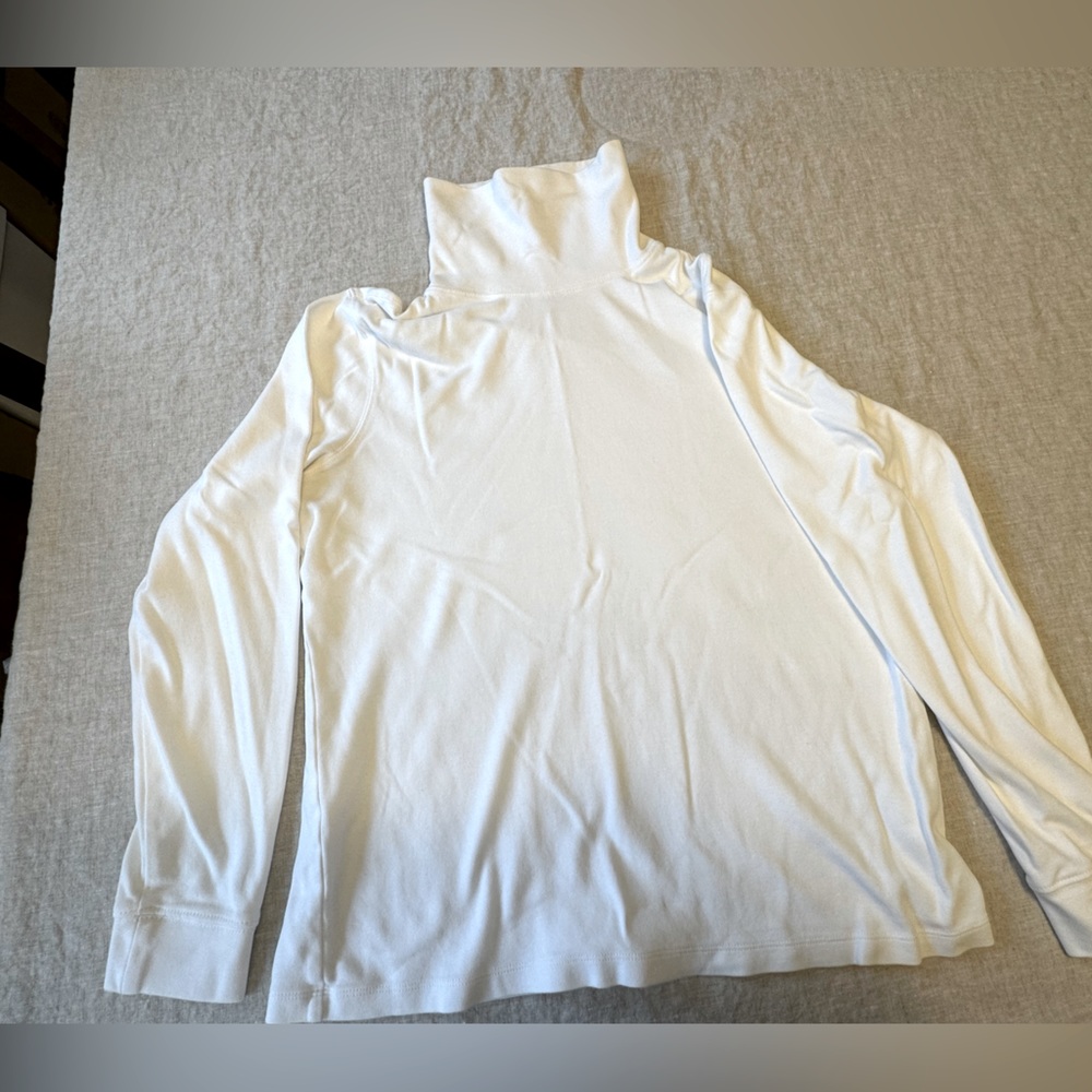 Women’s turtleneck shirt